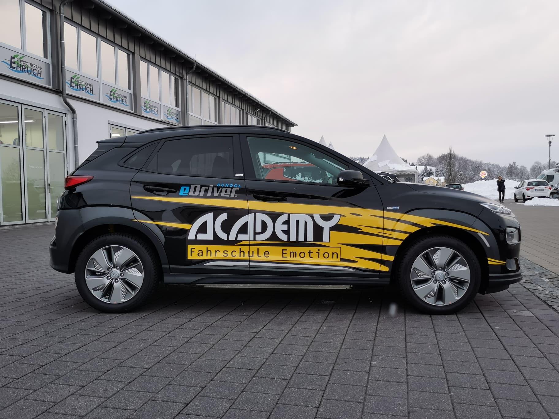 1 x Hyundai Kona Elektro