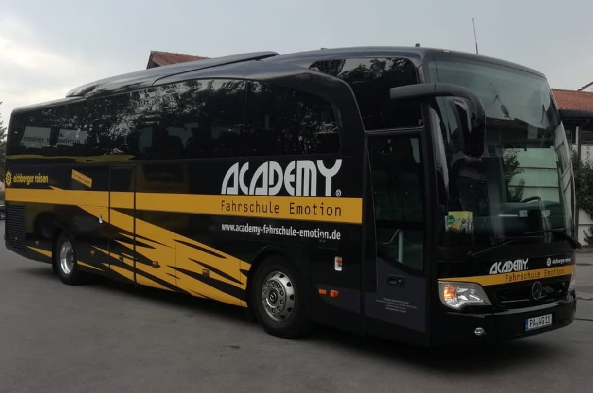 1 x Mercedes Tourismo